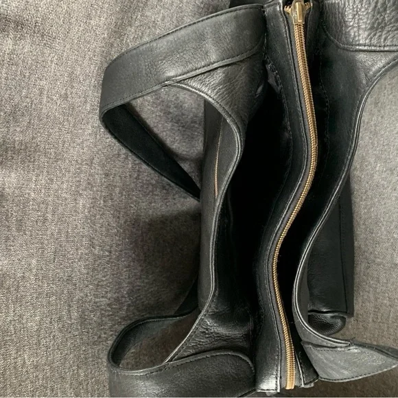 Vintage Fossil Black Soft Leather Shoulder Bag Zipper 90’s Y2K + Brass Key Charm - Picture 8 of 12